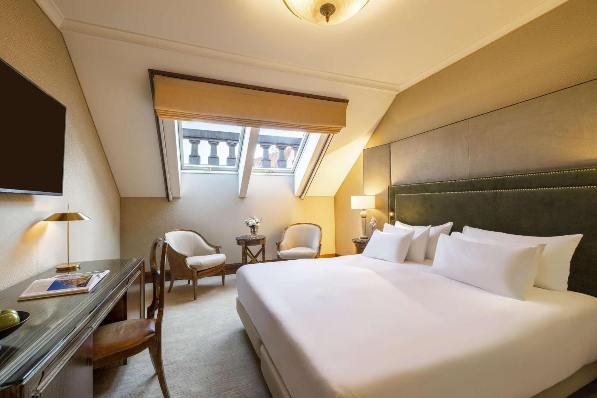 Nh Collection Carlo Iv Hotel